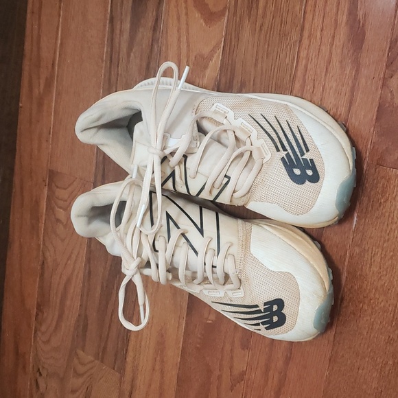 New balance turf cleats 6.5 Womens - Picture 2 of 6